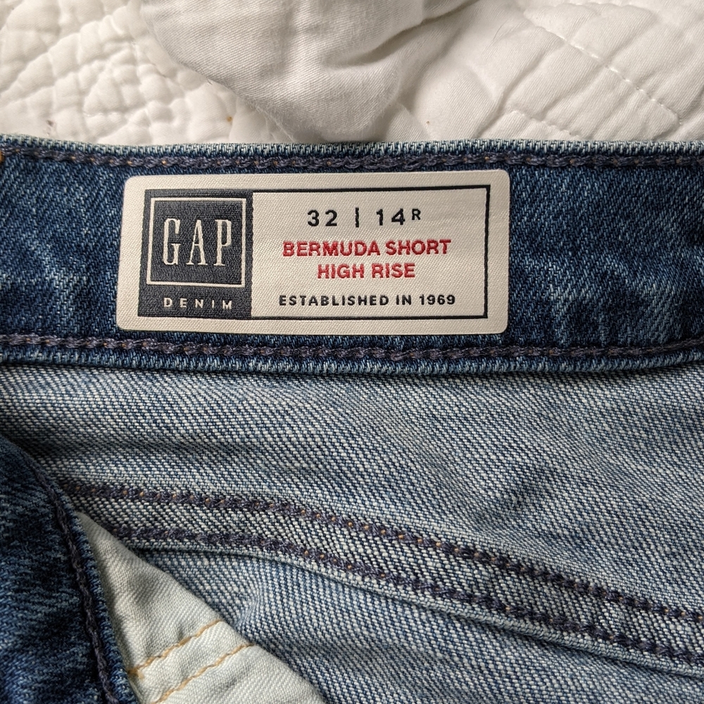 GAP High Rise Bermuda Denim Shorts - Picture 3 of 7